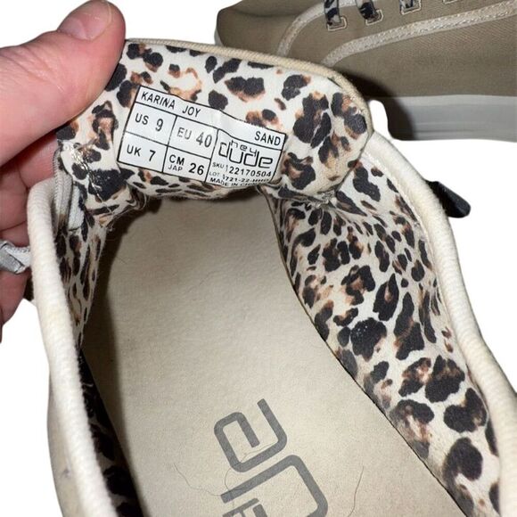 Hey Dude Women's Karina Joy Sneakers Beige Animal Print Size 9 - Picture 5 of 9